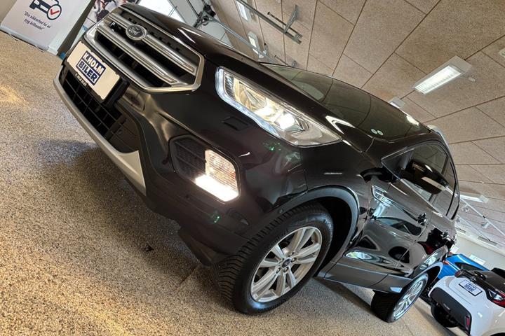 Sort Ford Kuga fra 2020