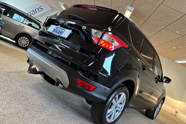 Sort Ford Kuga fra 2020