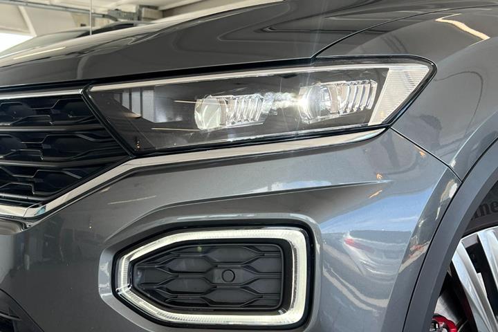Grå VW T-Roc fra 2018