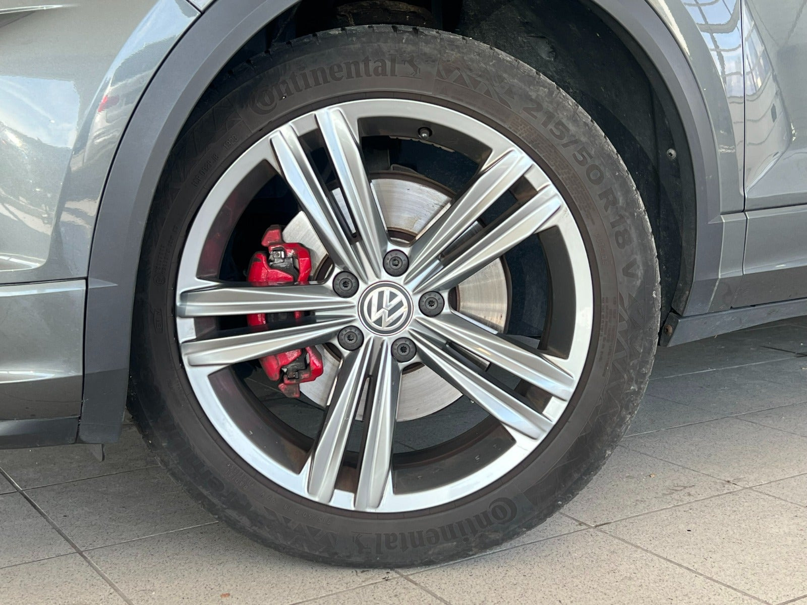Grå VW T-Roc fra 2018