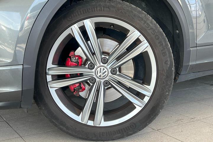 Grå VW T-Roc fra 2018