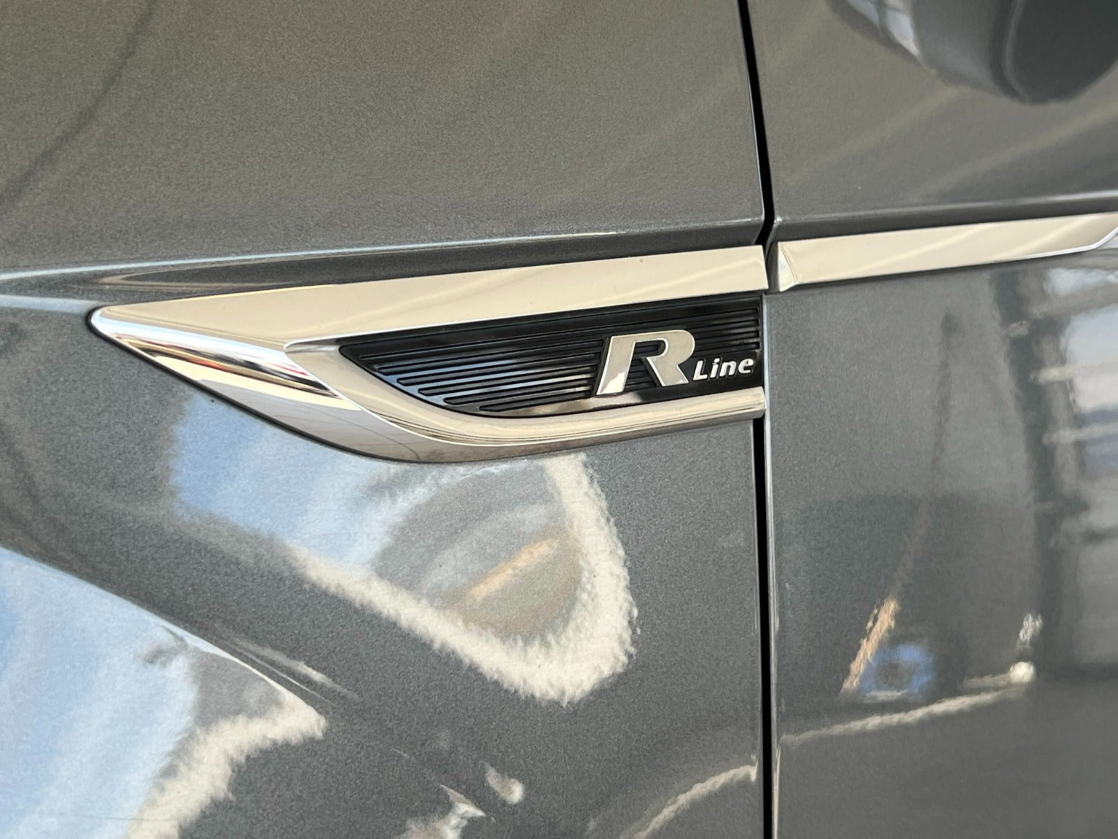 Grå VW T-Roc fra 2018