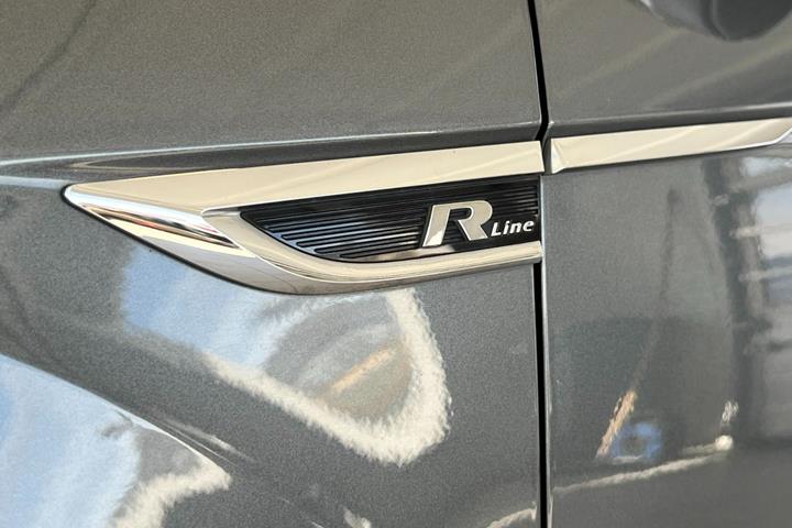 Grå VW T-Roc fra 2018