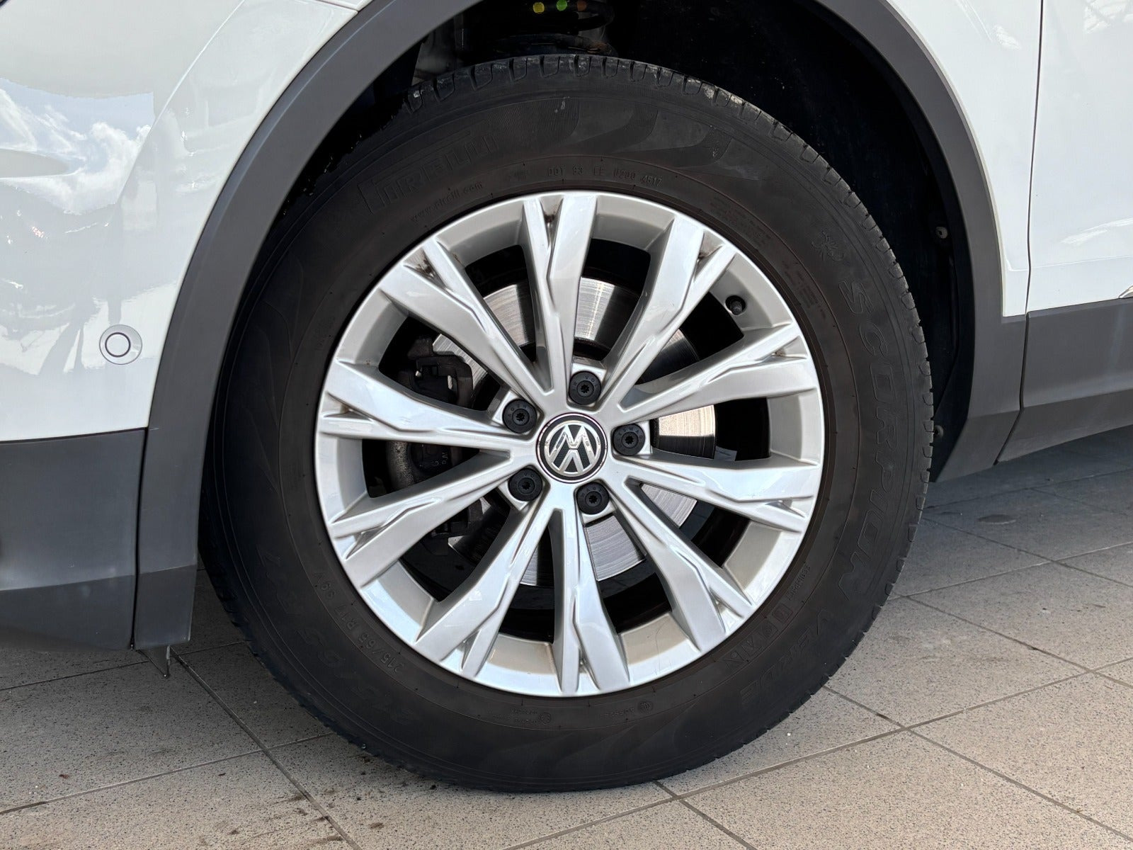 Hvid VW Tiguan fra 2018