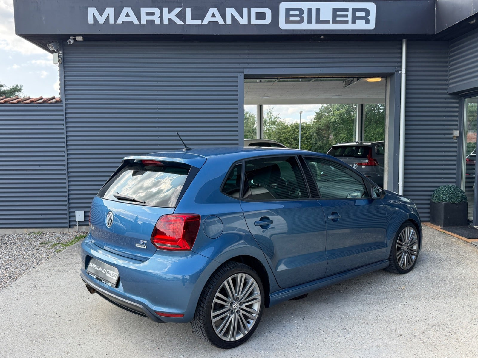 Blå VW Polo fra 2016