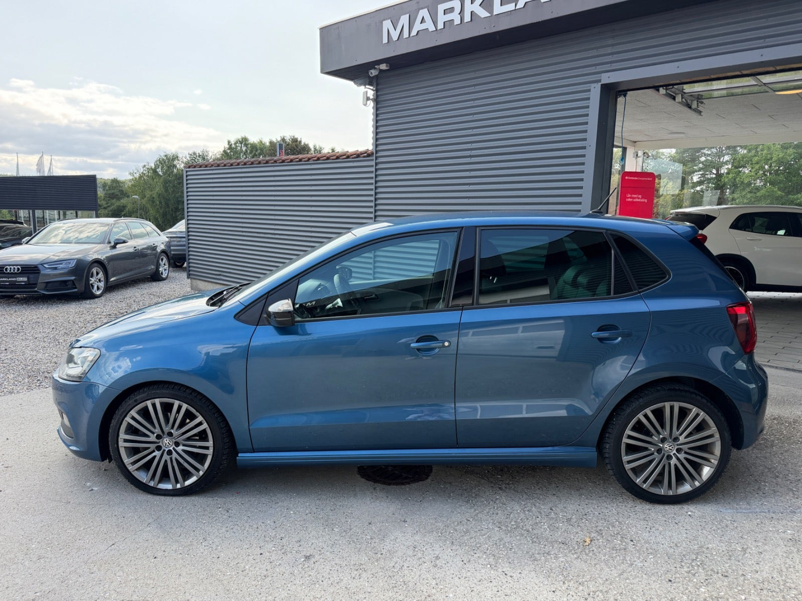 Blå VW Polo fra 2016