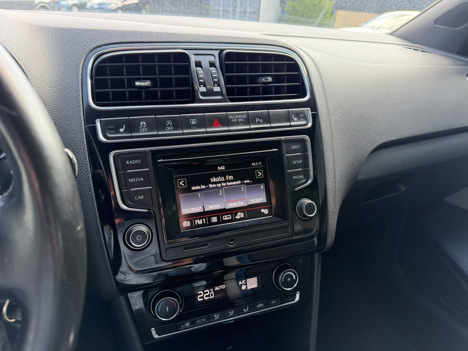 Blå VW Polo fra 2016