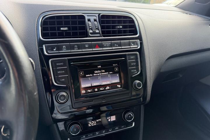 Blå VW Polo fra 2016