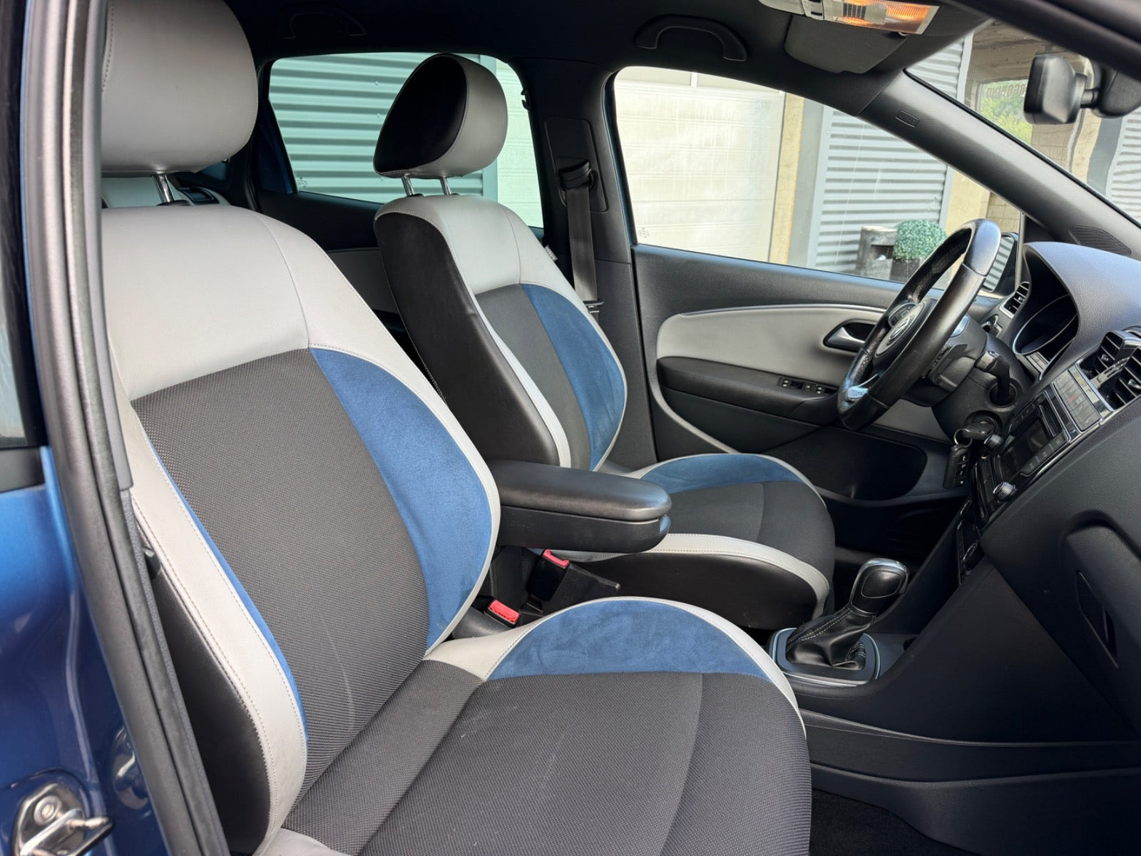 Blå VW Polo fra 2016