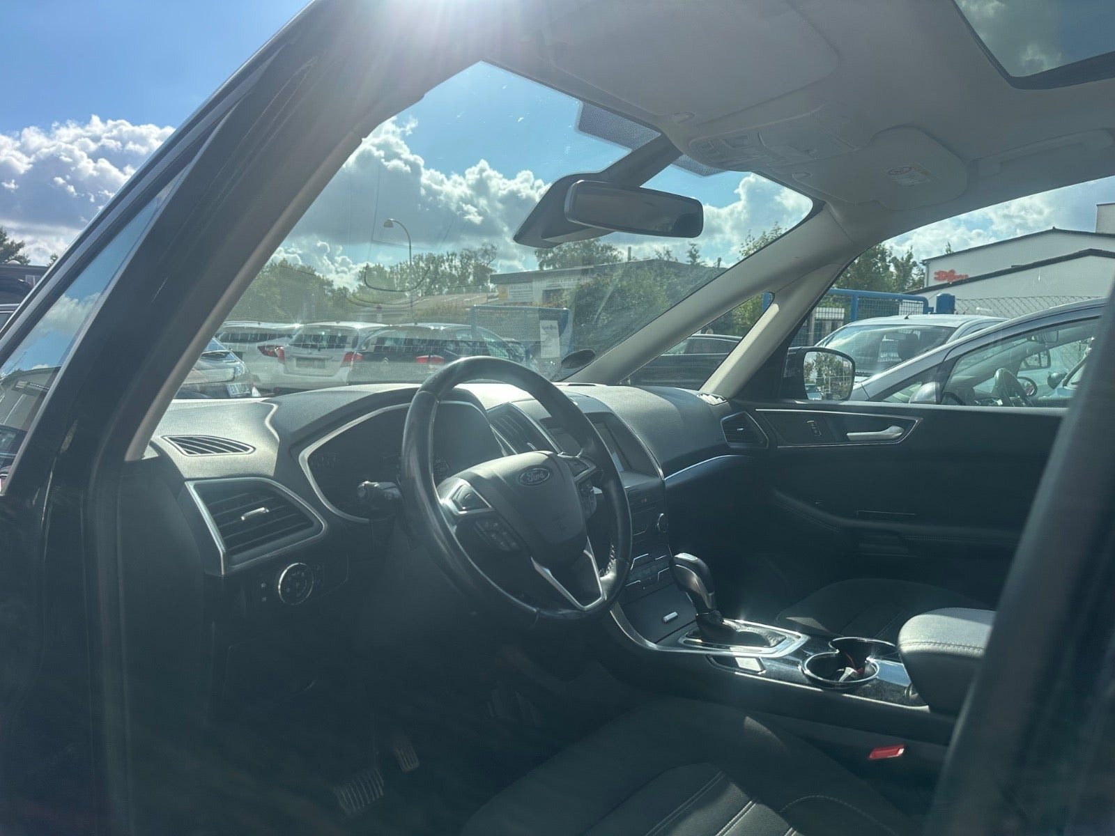 Sort Ford Galaxy fra 2018