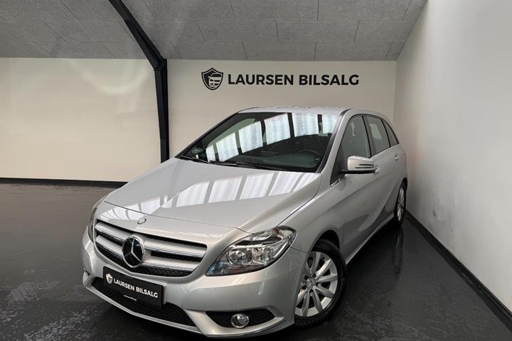 Sølv Mercedes B180 fra 2014