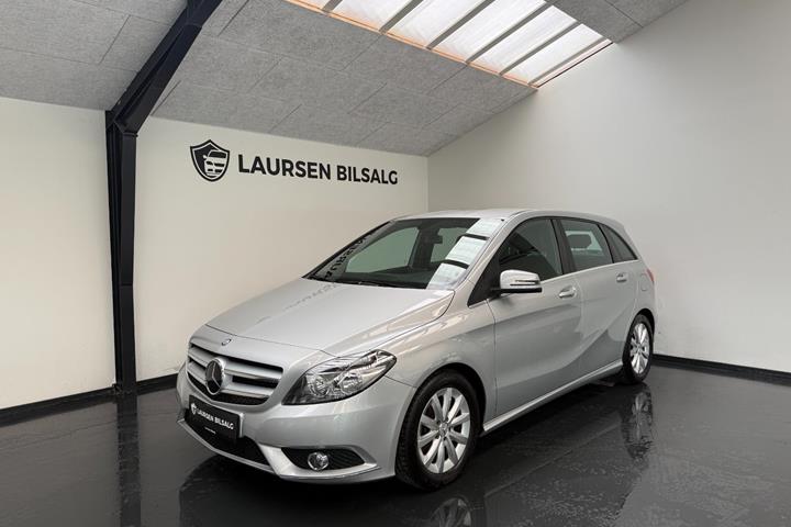 Sølv Mercedes B180 fra 2014