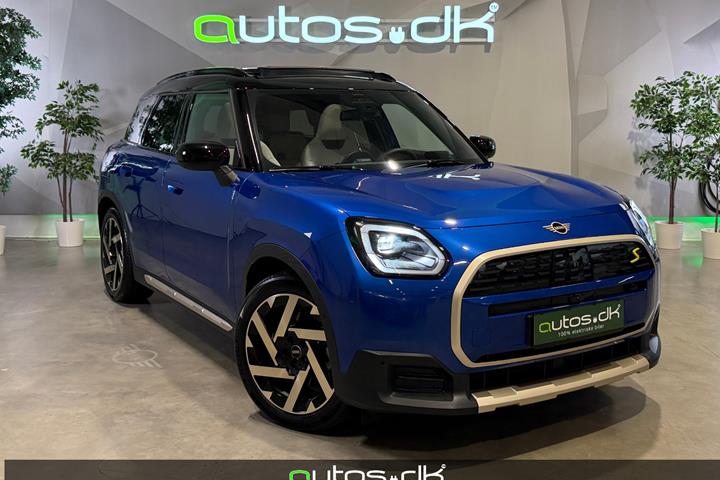 Blå Mini Countryman SE fra 2025