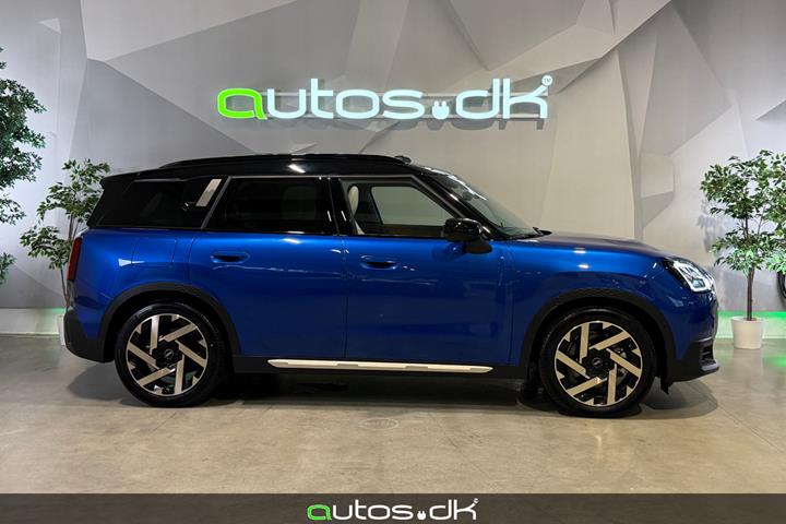 Blå Mini Countryman SE fra 2025