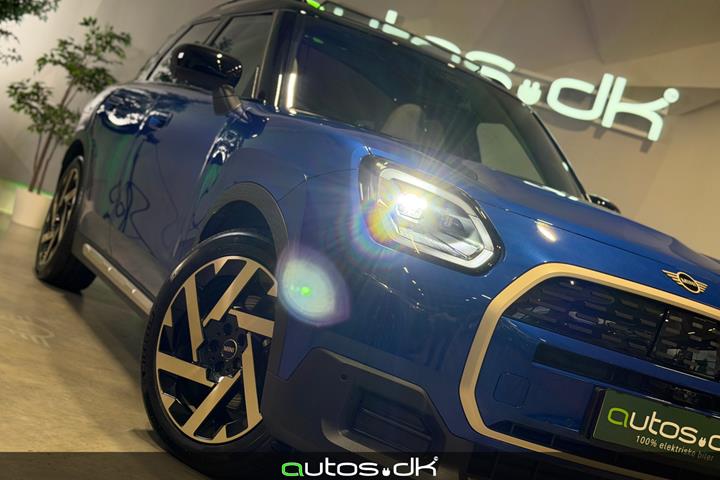 Blå Mini Countryman SE fra 2025