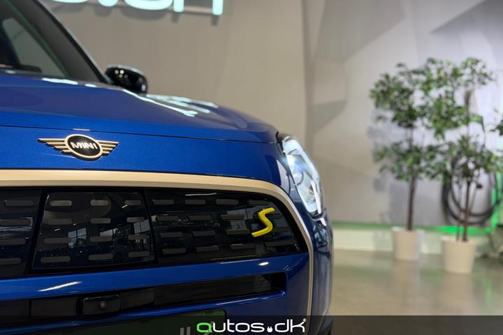 Blå Mini Countryman SE fra 2025