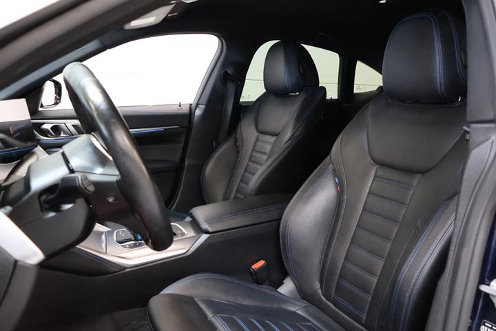 Blå BMW i4 fra 2022