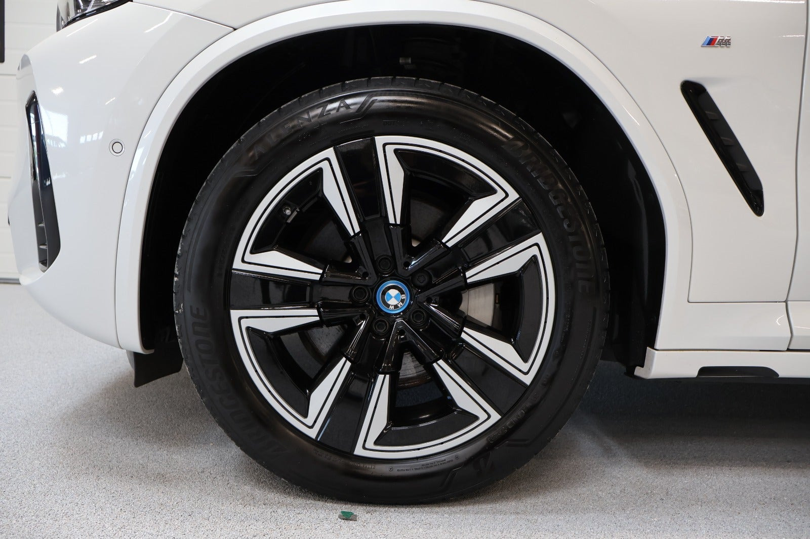 Hvid BMW iX3 fra 2022