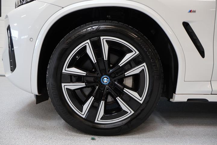 Hvid BMW iX3 fra 2022
