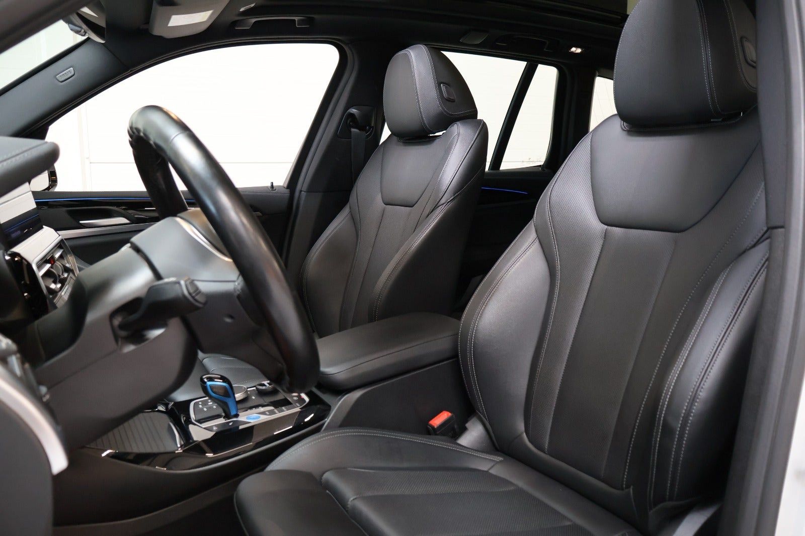 Hvid BMW iX3 fra 2022