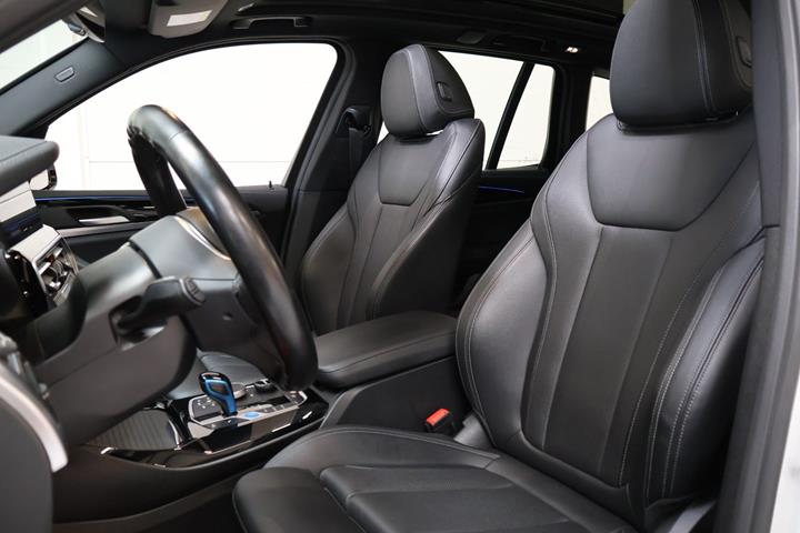 Hvid BMW iX3 fra 2022