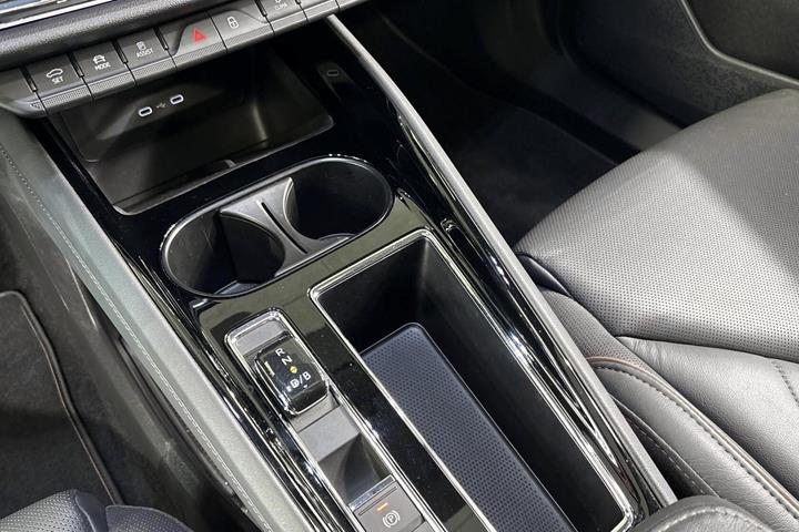 Hvid Skoda Enyaq fra 2021