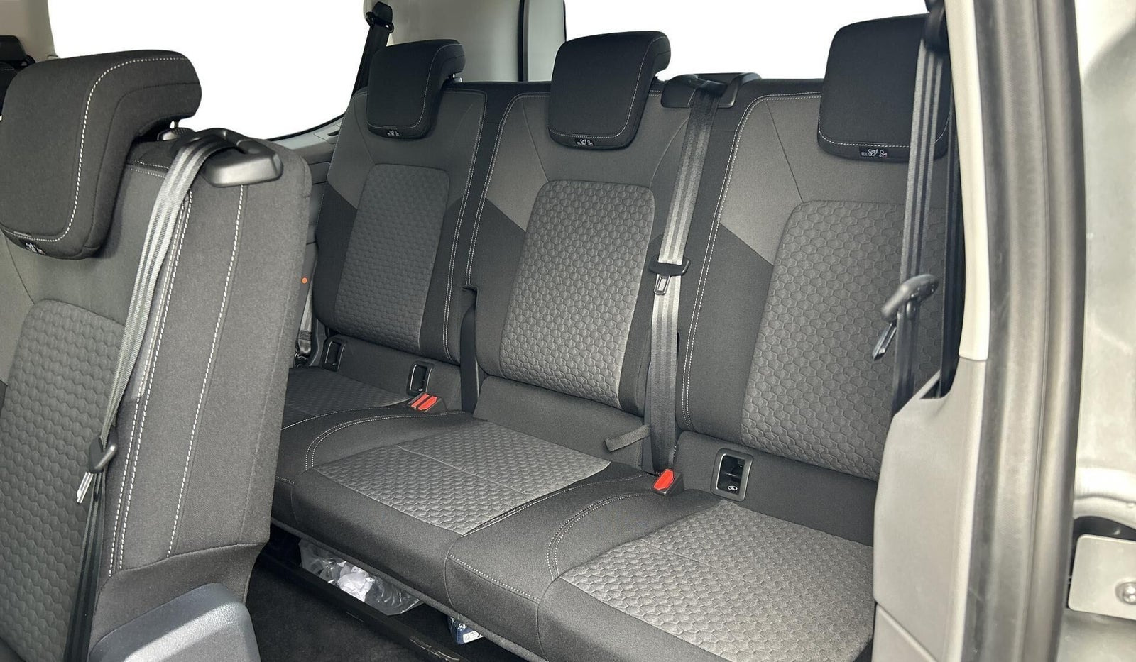 Sølv VW e-Caravelle fra 2026