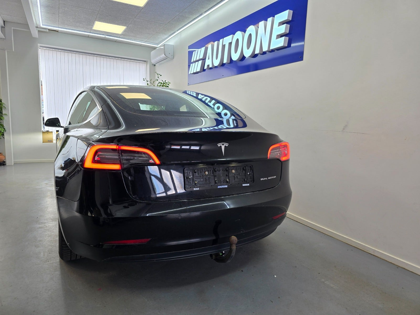 Sort Tesla Model 3 fra 2019