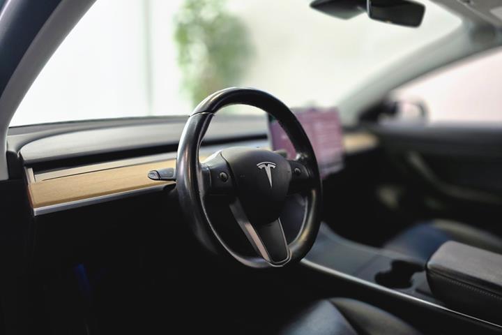 Sort Tesla Model 3 fra 2019