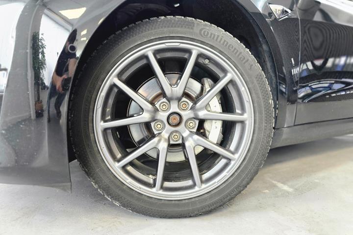 Sort Tesla Model 3 fra 2019