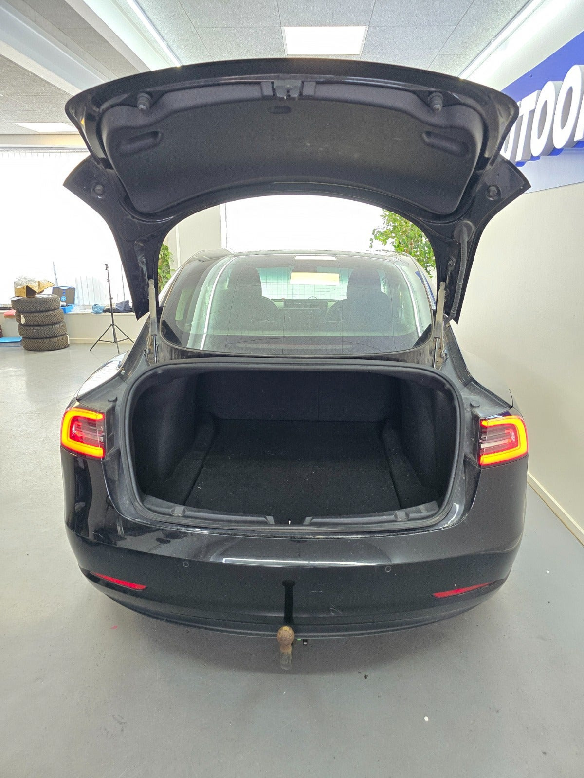 Sort Tesla Model 3 fra 2019