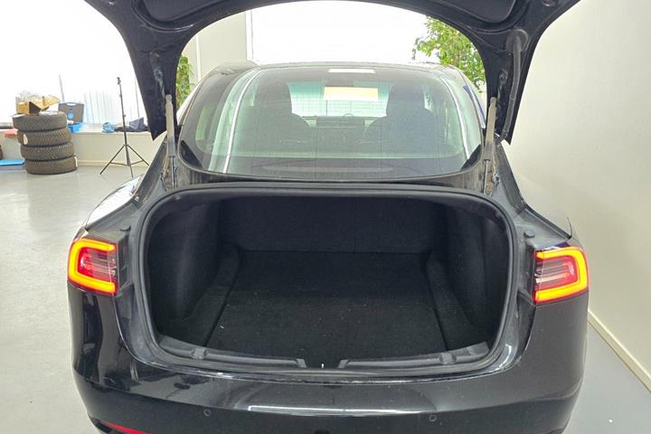 Sort Tesla Model 3 fra 2019