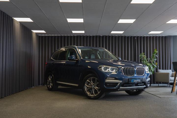 Blå BMW X3 fra 2018