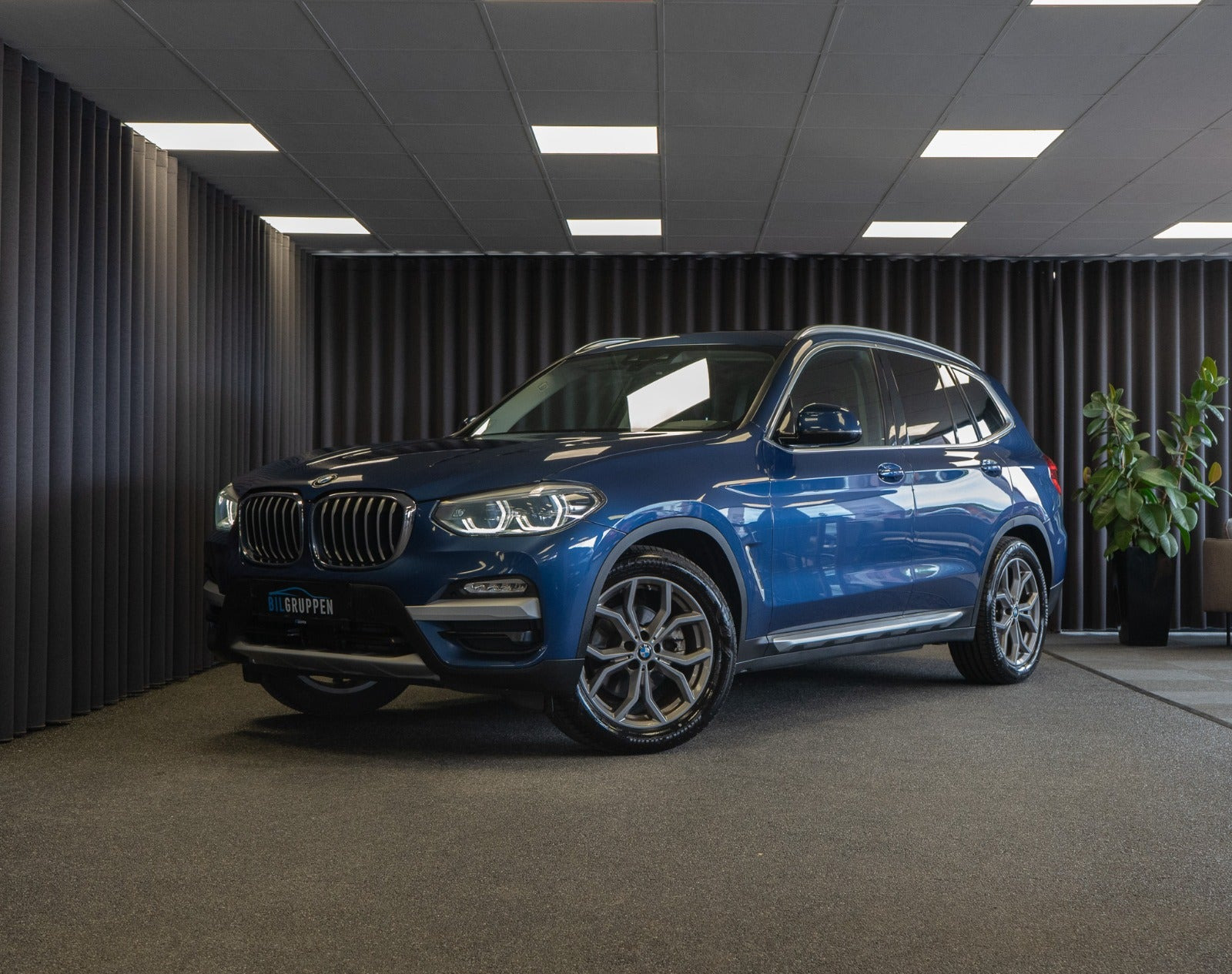 Blå BMW X3 fra 2018