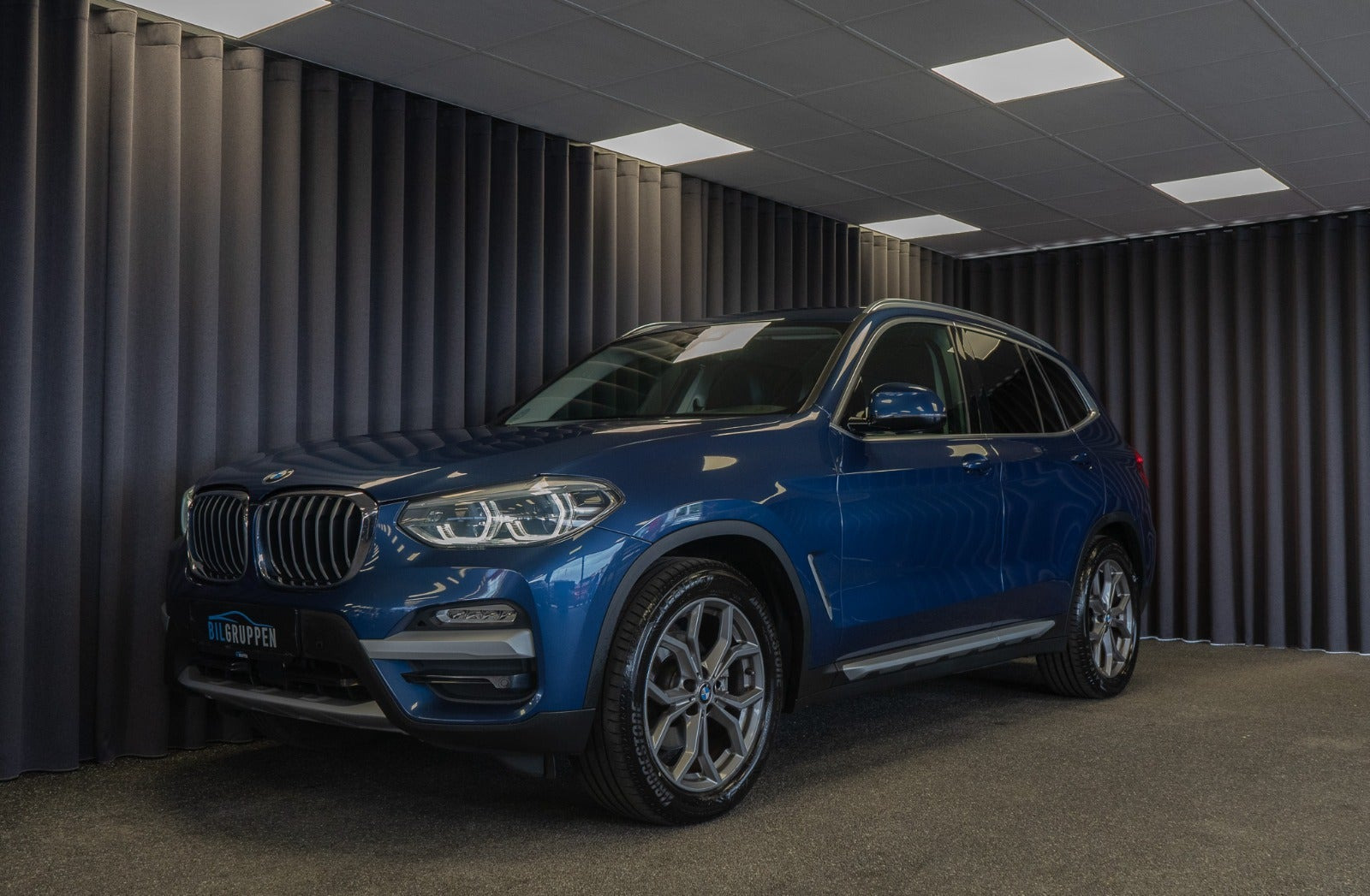 Blå BMW X3 fra 2018