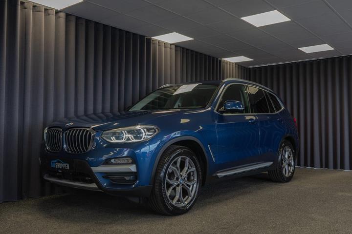 Blå BMW X3 fra 2018