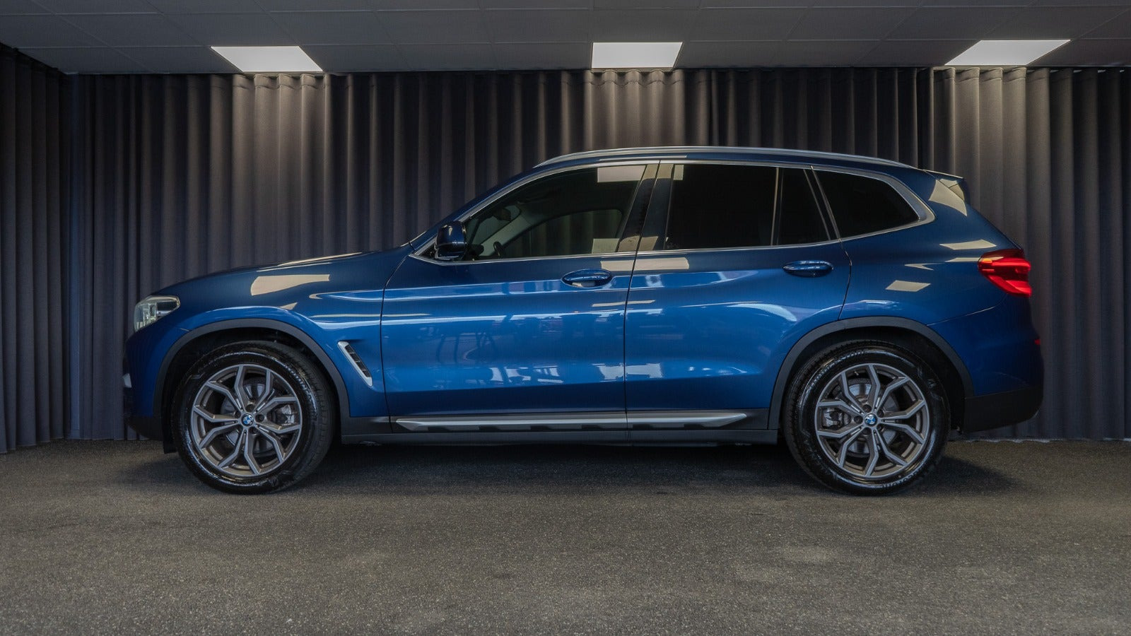 Blå BMW X3 fra 2018