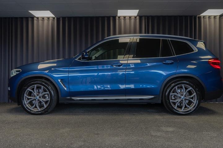 Blå BMW X3 fra 2018