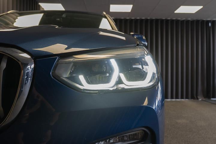 Blå BMW X3 fra 2018