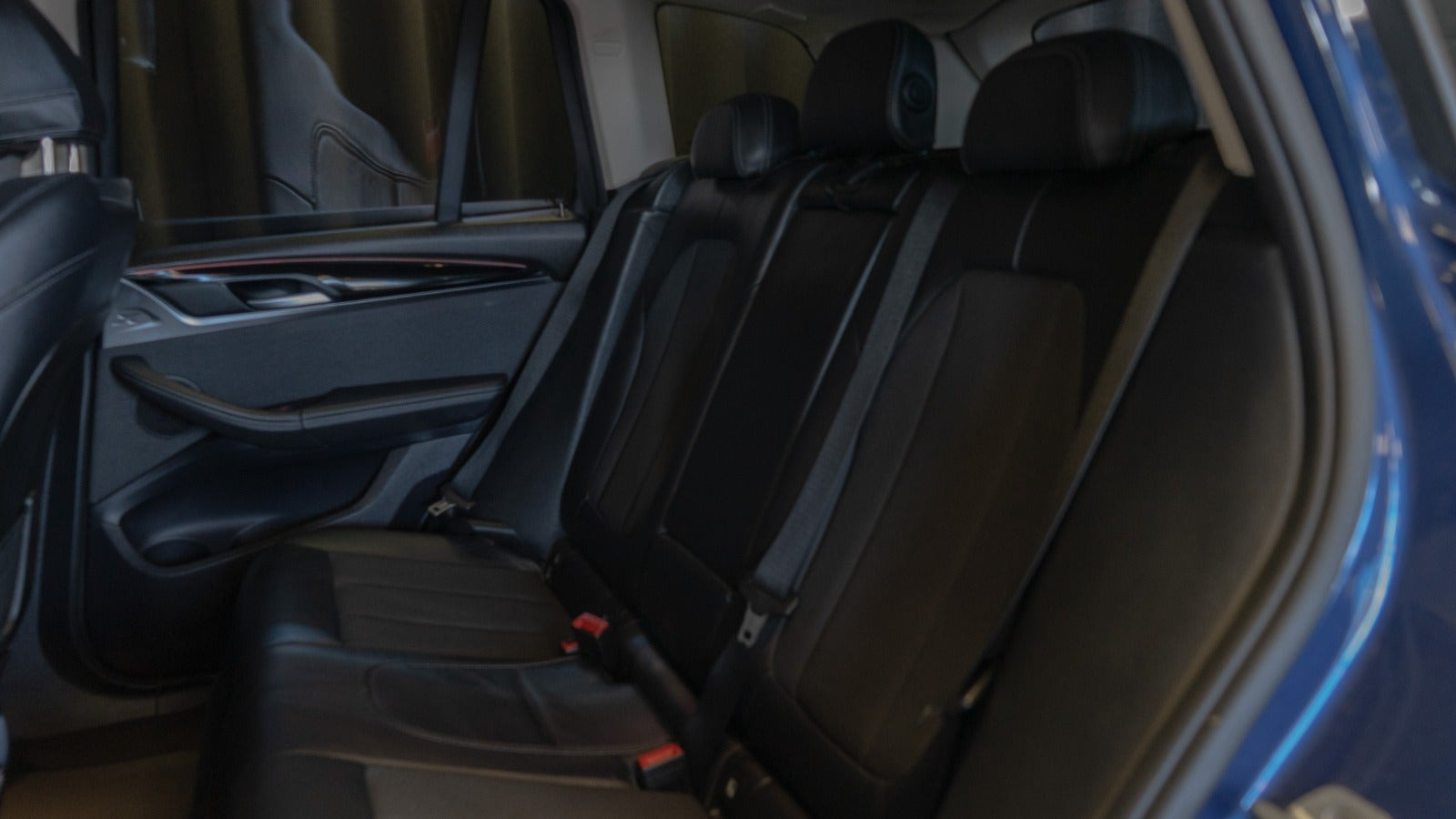 Blå BMW X3 fra 2018