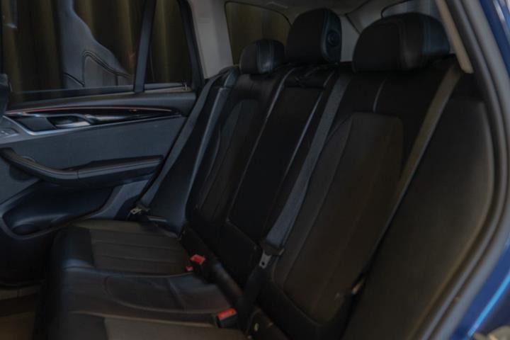 Blå BMW X3 fra 2018