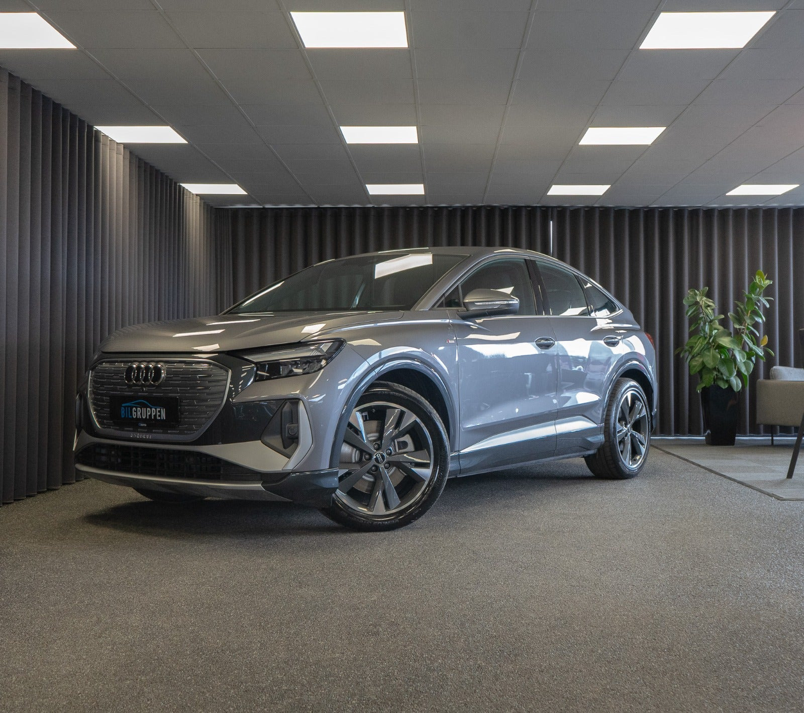 Grå Audi Q4 e-tron fra 2026