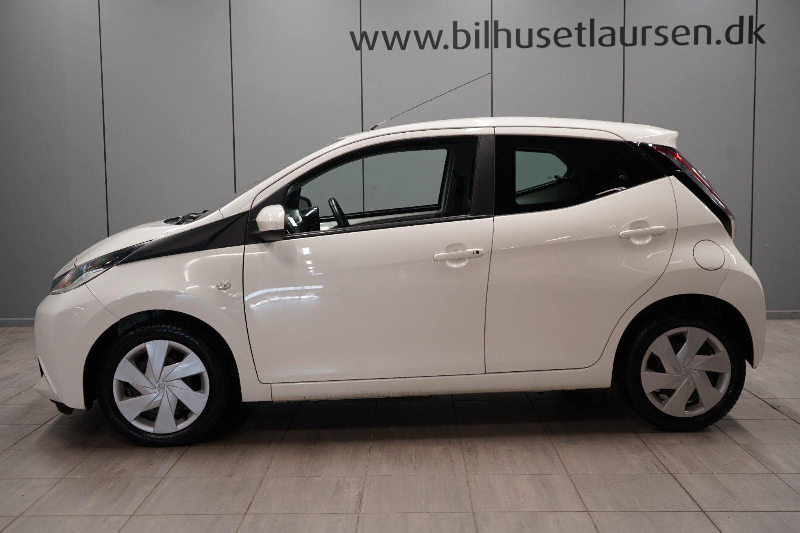 Hvid Toyota Aygo fra 2015
