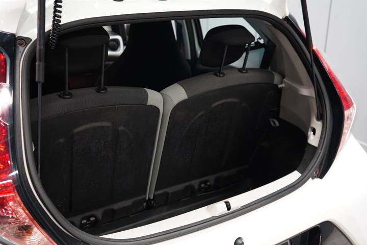Hvid Toyota Aygo fra 2015