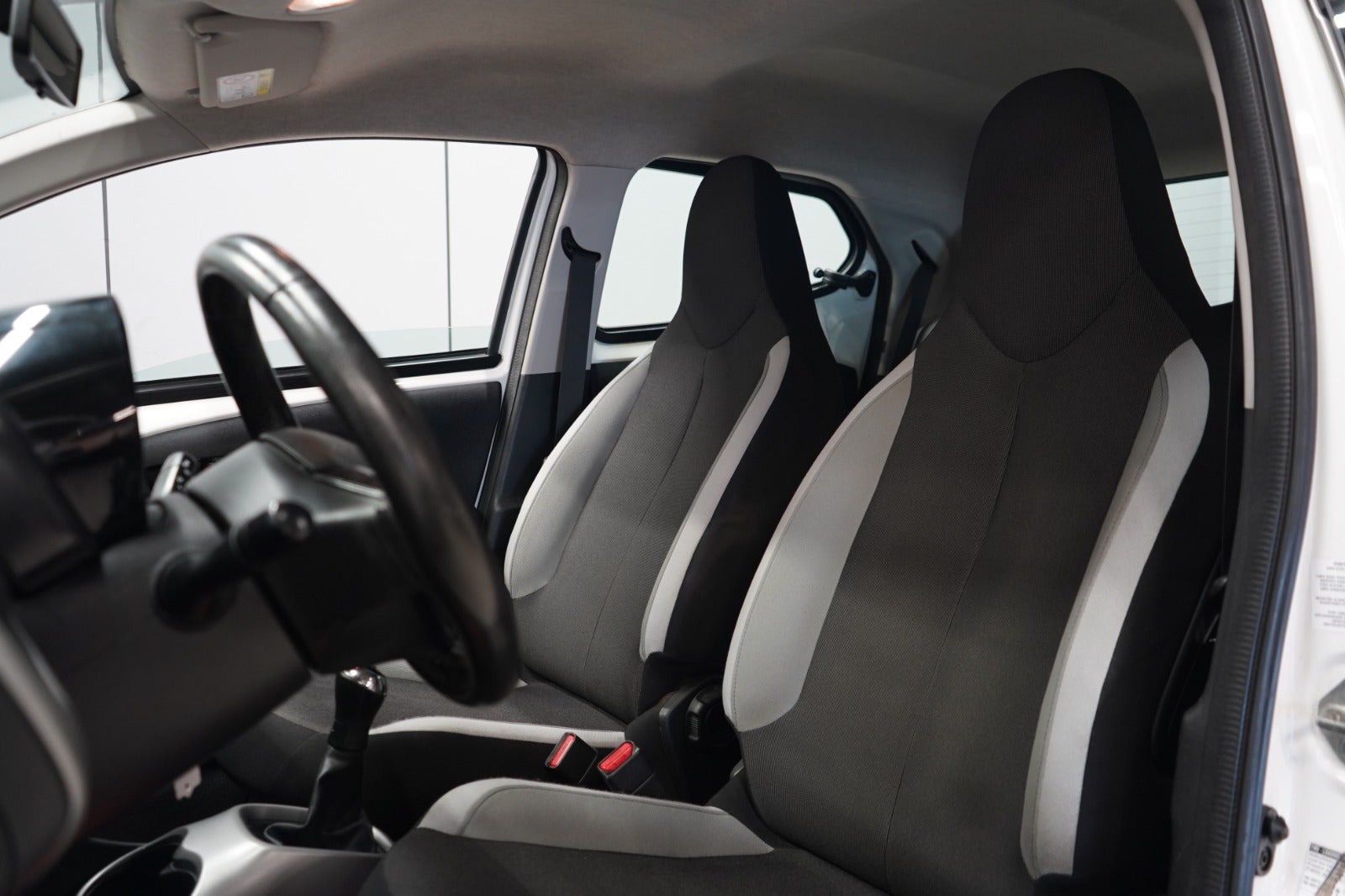 Hvid Toyota Aygo fra 2015