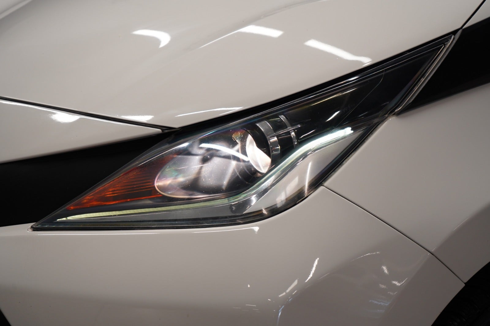 Hvid Toyota Aygo fra 2015