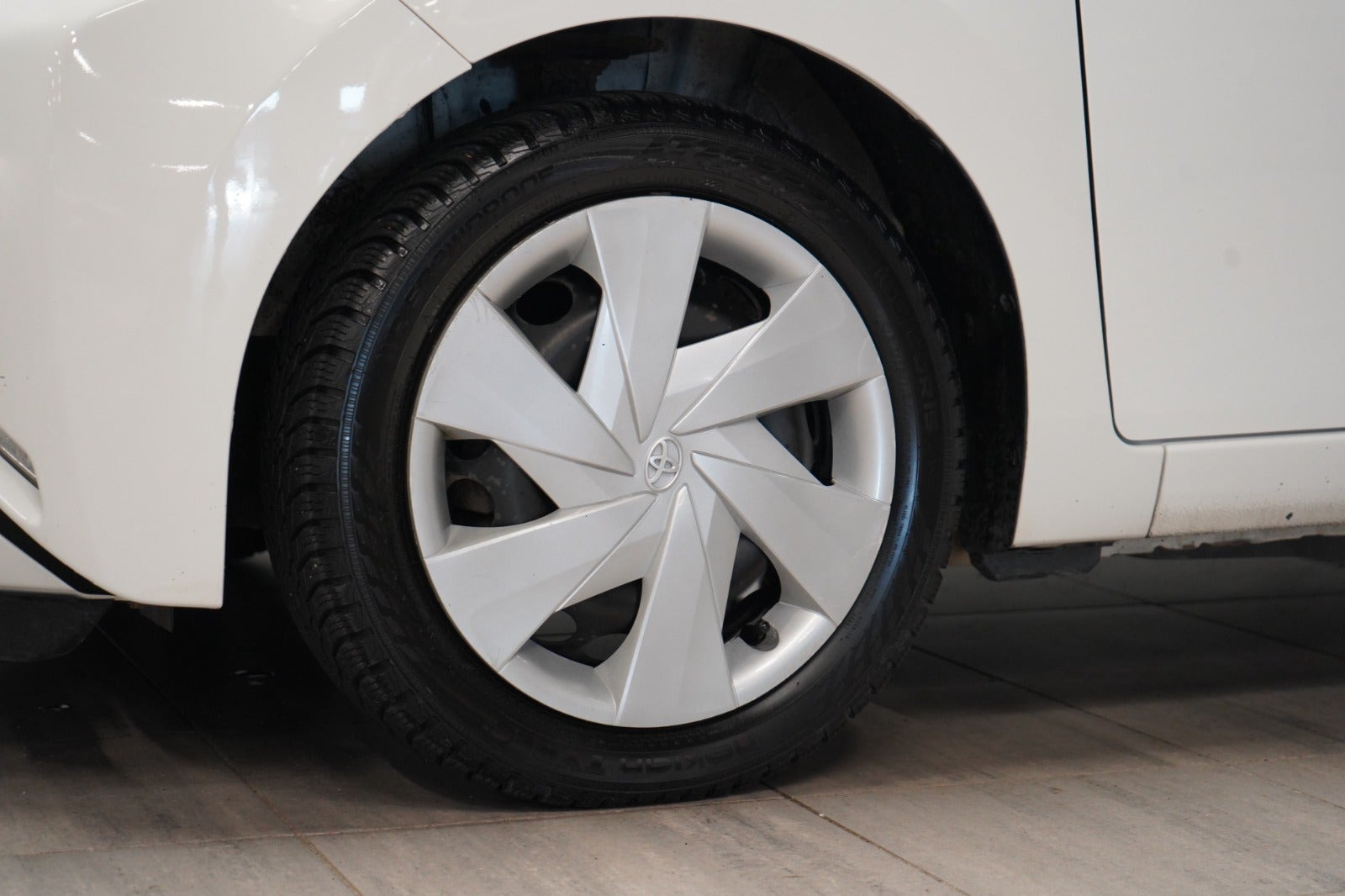Hvid Toyota Aygo fra 2015