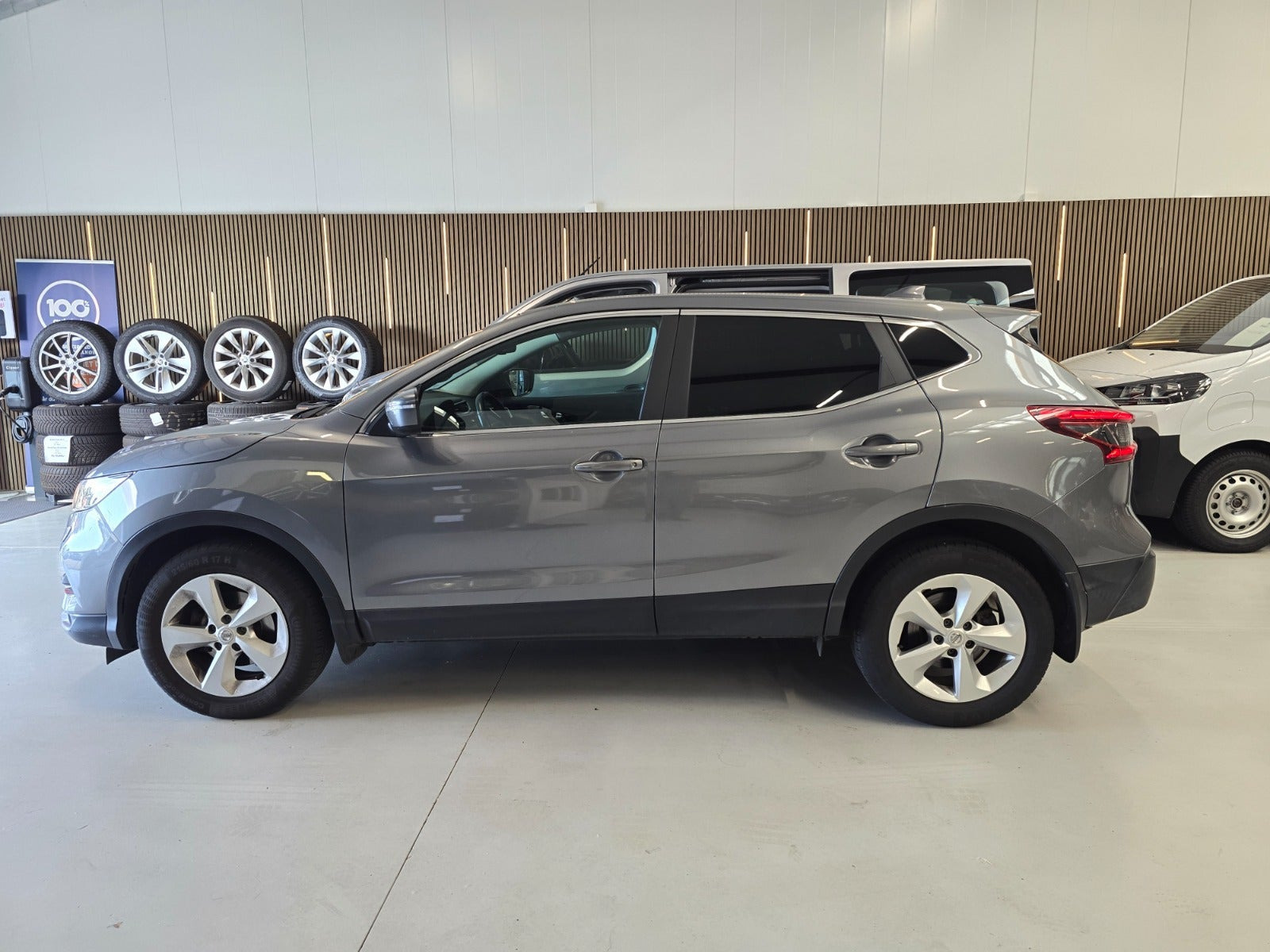 Sølv Nissan Qashqai fra 2017