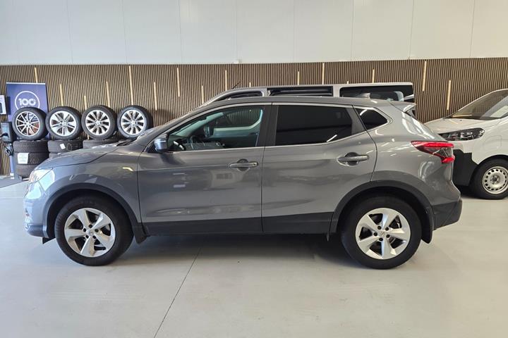 Sølv Nissan Qashqai fra 2017