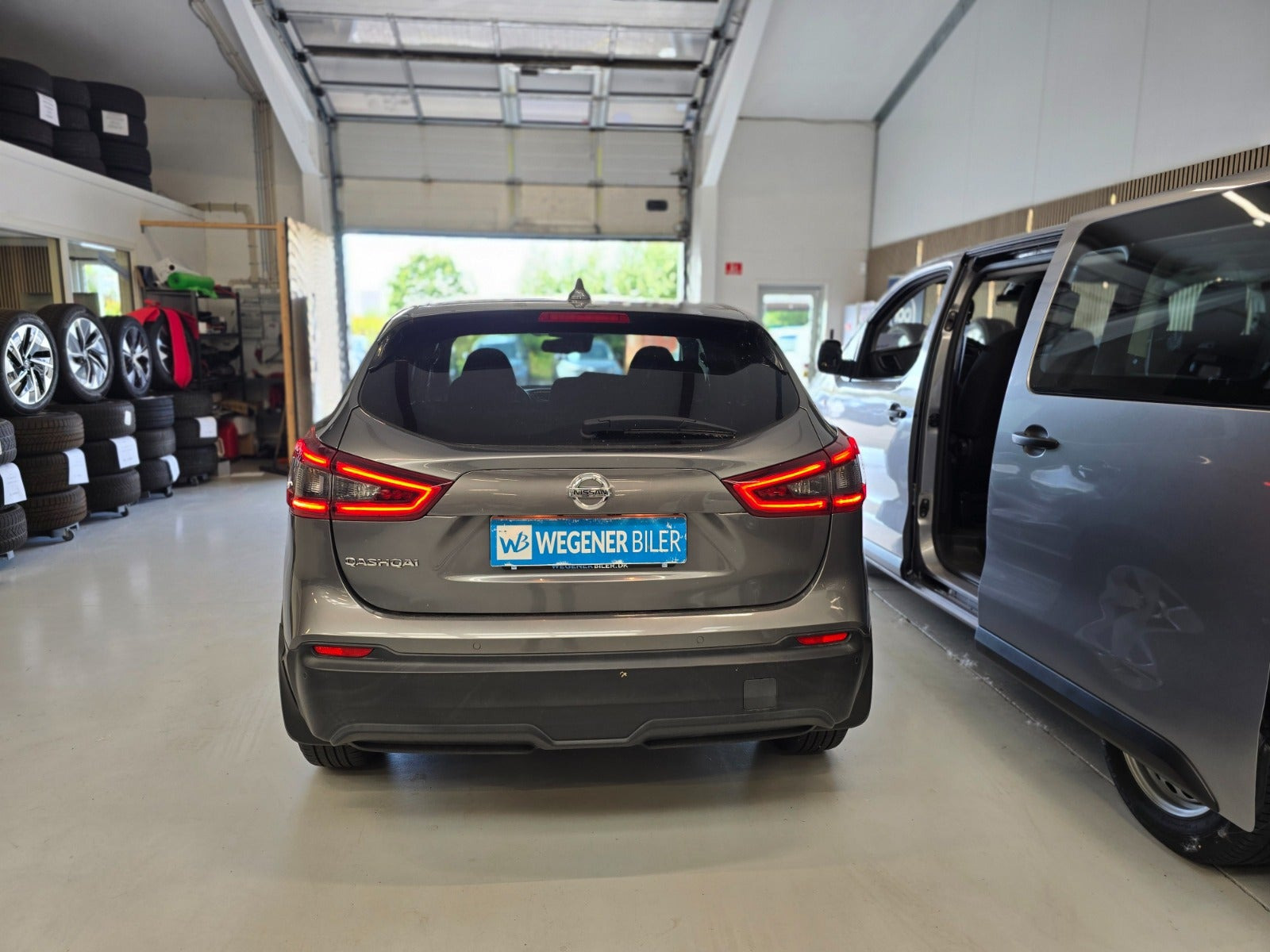 Sølv Nissan Qashqai fra 2017